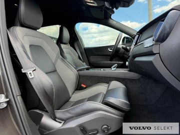 Volvo XC60 II 2023 Volvo XC 60 FV23 Plus Dark B4 197KM Aut. BLIS Kame, zdjęcie 16
