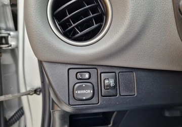 Toyota Yaris III Hatchback 5d Facelifting 1.0 VVT-i 69KM 2015 Toyota Yaris Benzyna Klima Kamera 5 Drzwi Elek..., zdjęcie 13
