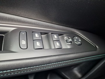 Peugeot 3008 II Plug-In Hybrid Facelifting 1.6 HYBRID 225KM 2023 Peugeot 3008 hybrid, zdjęcie 35