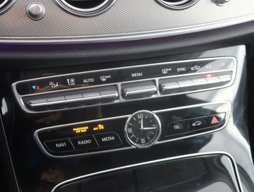 Mercedes Klasa E W213 Limuzyna 2.0 220d 194KM 2016 Mercedes E E 220 d, Salon Polska, 191 KM, Automat, zdjęcie 11