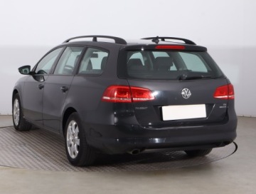 Volkswagen Passat B7 Variant 1.6 TDI CR DPF BlueMotion 105KM 2013 VW Passat 1.6 TDI, Salon Polska, Navi, Xenon, zdjęcie 3