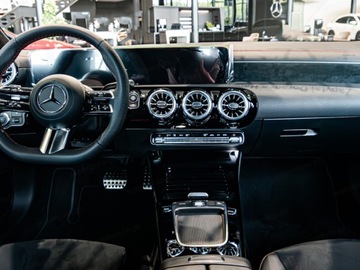 Mercedes CLA C118/X118 Shooting Brake Facelifting 2.0 200d 150KM 2025 CLA 200 d AMG Line Shooting Brake 2.0 (150KM) 2025, zdjęcie 8