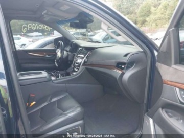 Cadillac Escalade III 2019 Cadillac Escalade Luxury, 2019r., 4x4, 6.2L 6.2 Benzyna 420KM, zdjęcie 6