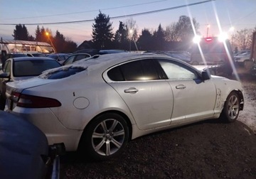 Jaguar XF I Sedan 3.0D V6 210KM 2010 Jaguar XF 2010r, 3.0 Diesel. AUTOMAT. Lekko uszkodzony prawy przod. 3.0, zdjęcie 2