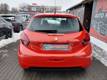 Peugeot 208 I Hatchback 5d Facelifting 1.2 PureTech 82KM 2017 Peugeot 208 Allure Navi Kamera Panorama Podgrzewane fotele Elektryka PDC A, zdjęcie 5