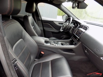 Jaguar F-Pace SUV 2.0 i4D 180KM 2017 Jaguar F-Pace BLACK 180KM 4x4 Kamera Led Skora Ambiente 2.0 Diesel 180KM, zdjęcie 24