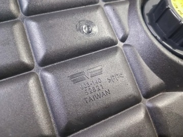 NÁDRŽ NÁDOBKA VYROVNÁVACÍ KAPALINY CHLADÍCÍHO CHEVROLET CORVETTE C5