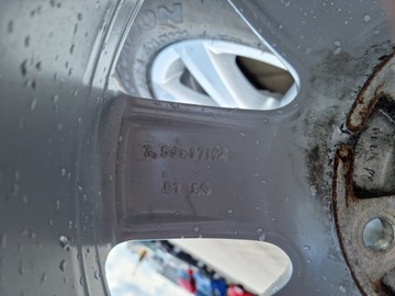 ЦЕЛЫЕ КОЛЕСА VW 235/65R17 PIRELLI + ДИС 7P6601025