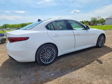 Alfa Romeo Giulia II Sedan Facelifting 2.0 Turbo 280KM 2021 Alfa Romeo Giulia Ti 2021 2.0 Benzyna 280KM, zdjęcie 3