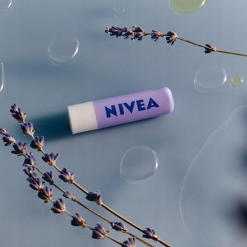 NIVEA Pomadka ochronna do ust Overnight Care