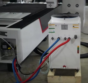 Wycinarka laserowa fiber laser 2 KW pole robocze 150 /200 cm
