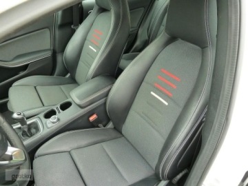 Mercedes Klasa A W176 Hatchback 5d Facelifting 160 102KM 2017 Mercedes-Benz Klasa A Mercedes-Benz Klasa A W176 160 BIALA PERLAXENONYLedy, zdjęcie 17
