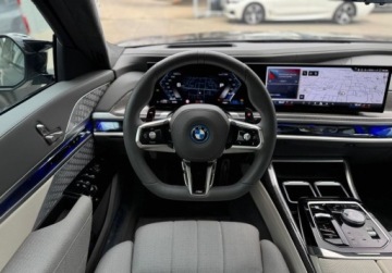 BMW Seria 7 G70 Sedan Plug-In 3.0 M60e 571KM 2024 BMW Seria 7 BMW M760e xDrive 3.0 Hybryda Plug-in 571KM, zdjęcie 13