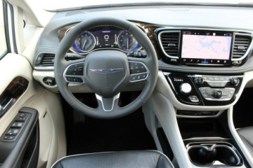Chrysler Pacifica II 2023 Chrysler Pacifica 4X4 7 osób Panorama, zdjęcie 10