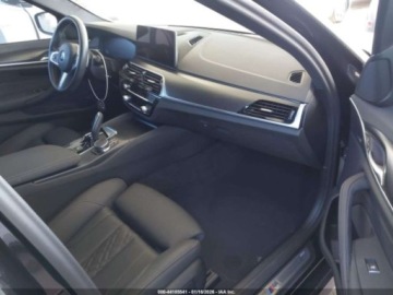 BMW Seria 5 G90-91 2023 BMW Seria 5 530i 2023 2.0 Benzyna 248KM, zdjęcie 9