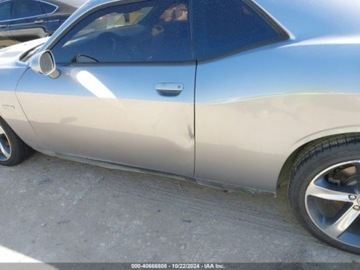 Dodge Challenger III 2014 Dodge Challenger 2014 Dodge Challenger SXT 3.6 Benzyna 305KM, zdjęcie 4