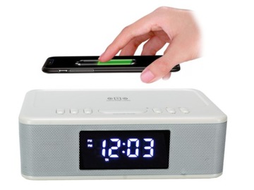 Radio FM radiobudzik z ładowarką indukcyjną do smartfona QI bluetooth AUX