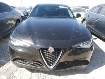 Alfa Romeo Giulia II Sedan Facelifting 2.0 Turbo 280KM 2021 Alfa Romeo Giulia Sport, 2021r., 2.0L 2.0 Benzyna 280KM, zdjęcie 4