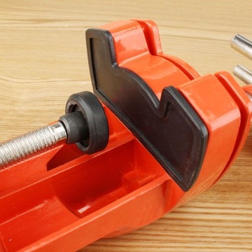 Настольные тиски для моделирования.