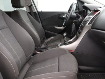 Opel Astra J Hatchback 5d 1.4 Turbo ECOTEC 140KM 2011 Opel Astra 1.4 T, Klima, Tempomat, Parktronic,ALU, zdjęcie 8