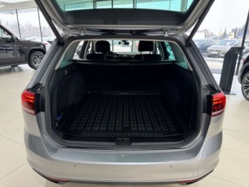 Volkswagen Passat B8 Variant Facelifting 2.0 TDI SCR 150KM 2020 Volkswagen Passat EVO Business Kamera cofania Asystent parkowania ACC, zdjęcie 15