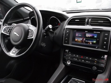 Jaguar F-Pace SUV 3.0 TDV6 300KM 2018 Jaguar F-Pace 3,0 D tylko 43t.km. R-SPORT 300KM kamera pdc 3.0 Diesel, zdjęcie 1