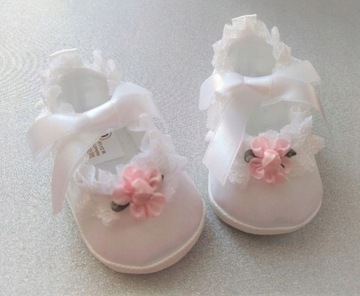 KELLO - Buciki z ozdobą 9 cm na chrzest