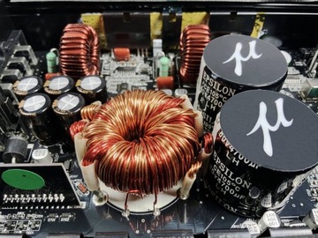 U-DIMENSION ELA EARTH 800 Вт 4-КАНАЛЬНЫЙ УСИЛИТЕЛЬ