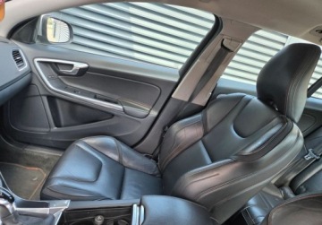 Volvo V60 I Kombi Facelifting 2.0 D3 DRIVE-E 150KM 2016 Volvo V60 Przeglad I ubezpieczenie na Rok. 2.0 Diesel 150KM, zdjęcie 12