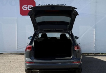 Volkswagen Golf VIII Hatchback 1.5 eTSI EVO mHEV 150KM 2024 Volkswagen Golf Variant 1.5 eTSI mHEV 150KM DSG Life Salon PL I-wszy wlasc, zdjęcie 9