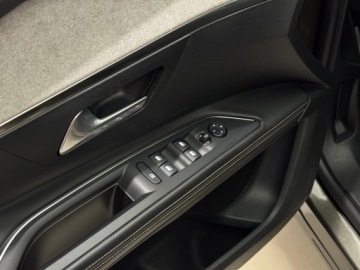 Peugeot 5008 II Crossover Facelifting 2.0 BlueHDi 177KM 2020 Peugeot 5008 GT / 7 osobowy / Hak / Masaż / Panora, zdjęcie 22