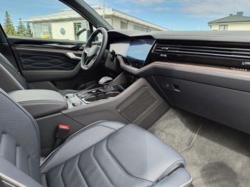 Volkswagen Touareg III SUV Facelifting 3.0 V6 TDI 286KM 2024 Volkswagen Touareg 3.0 V6 TDI 285KM 4Mot. Elegance, zdjęcie 9