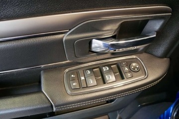 Dodge Ram IV 5.7 V8 390KM 2017 Dodge RAM 1500 4x4 5.7HEMI 390KM KamCof NaviPL Skory El.fotel Skl.lustra, zdjęcie 22