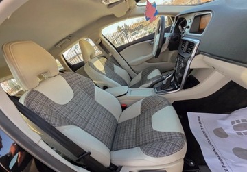 Volvo V40 II Hatchback Facelifting 1.5 T3 152KM 2017 Volvo V40 T3 AUTOMAT 1-Wl Salon Polska 2xOpony 1.5 Benzyna 152KM, zdjęcie 12