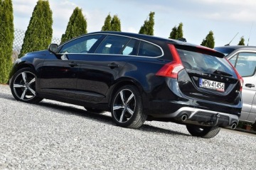 Volvo V60 I Kombi Facelifting 2.0 D4 DRIVE-E 190KM 2018 Volvo V60 2,0D4 190Km R-Design Alcantara Led Navi, zdjęcie 2