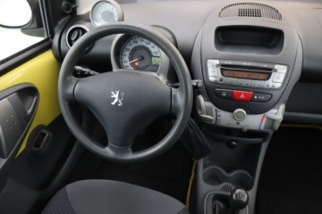 Peugeot 107 Hatchback 5d 1.0 12V 68KM 2006 Peugeot 107 1.0, Klima, zdjęcie 6