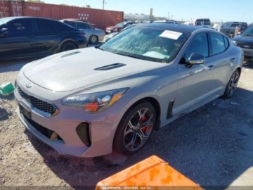 Kia Stinger Liftback 3.3 T-GDi 366KM 2018 Kia Stinger 2018 r., 3,3 L GT 2 AWD 3.3 Benzyna 365KM, zdjęcie 2