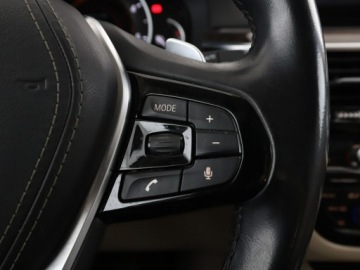 BMW Seria 5 G30-G31 Touring 520d 190KM 2019 BMW 520 Automat Luxury Line Nawigacja Tempomat, zdjęcie 29