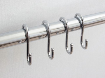 Крючок с шариком для трубы 25мм, хромированный.