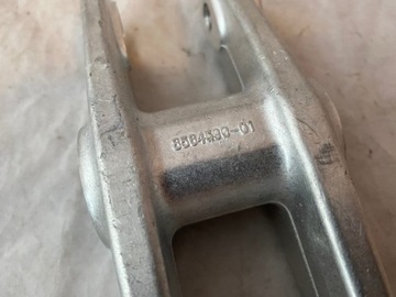 BMW S1000RR РЕЗЬБА ПОВОРОТНОГО РЫЧАГА 8564590