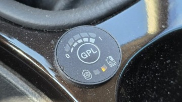 Dacia Duster I SUV 1.6 16V 105KM 2012 Dacia Duster Klima orurowana, zdjęcie 15