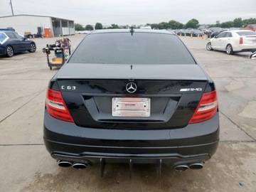 Mercedes Klasa C W205 2013 Mercedes-Benz Klasa C 63 AMG 2013 6.2l 6.2 Benzyna 451KM, zdjęcie 2
