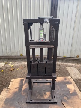 Брикетировочная машина для топливных брикетов (6 брикетов)