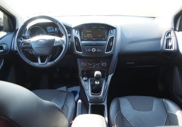 Ford Focus III Kombi Facelifting 1.0 EcoBoost 125KM 2016 Ford Focus 1,0 Benz. 125 KM, Titanium, Bardzo Zadbany Benzyna 125KM, zdjęcie 9