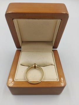 Złoty pierścionek 1,73g p585