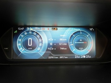 Citroen C4 Picasso II Picasso 2.0 BlueHDi 150KM 2015 Citroen C4 Picasso Nawigacja Klimatronik Kamera 2.0 HDI 150km 2.0 Diesel, zdjęcie 32