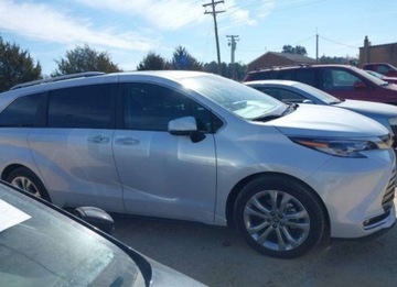 Toyota Sienna III 2023 Toyota Sienna 2023, 2.5L, PLATINUM, po gradobiciu 2.5 Benzyna 189KM, zdjęcie 2