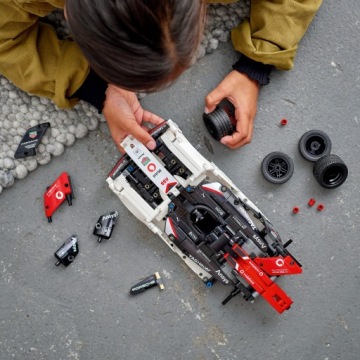 LEGO Technic 42137 Формула E Porsche 99X Electric