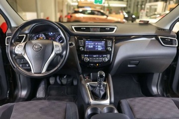 Nissan Qashqai II Crossover 1.2 DIG-T 115KM 2017 Nissan Qashqai 1.2 DIG-T N-Connecta EU6 1.2 Benzyna 115KM, zdjęcie 4
