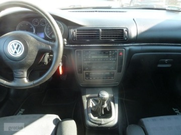 Volkswagen Passat B5 Sedan 1.9 TDI 130KM 2001 Volkswagen Passat Volkswagen Passat B5 Highline Klimatronik Zmieniarka Zar, zdjęcie 19